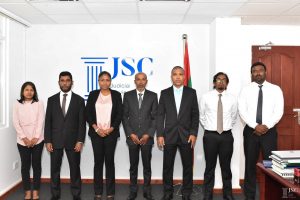 ކްރިމިނަލް ކޯޓުގެ ފަނޑިޔާރުކަމަށް ކުރިމަތިލުމަށް ހުޅުވާލައިފި