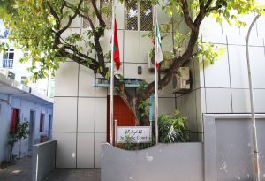 ޖުވެނައިލް ކޯޓު ގަހުން އަނބު ބިން މީހަކު 6 މަހަށް ޖަލަށްލާން ހުކުމްކޮށްފި