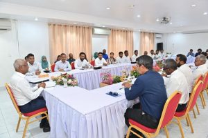 ފުވައްމުލަކު ތަރައްޤީގެ ކަންކަމާއި ގުޅޭގޮތުން ކައުންސިލާއި މަޝްވަރާކޮށްފި