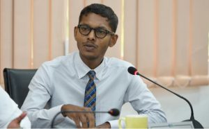 ލާމަރުކަޒީ ނިޒާމަށް ސަރުކާރު ވަރަށް ކޮށިކަމަށް އެމްޑީޕީ ކައުންސިލަރު ސައިފް ވިދާޅުވެއްޖެ