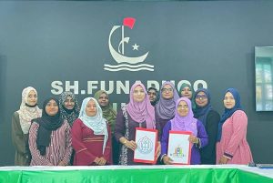 ކޮއްކޮމެން ޕްރީ ސްކޫލުން ށ.ފުނަދޫ "އޭއޭކޭ" ޕްރީ ސްކޫލާއި އެކު އެމްއޯޔޫއެއްގައި ސޮއިކޮށްފި