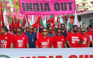 ޅ.އަތޮޅުގައި "އިންޑިއާ އައުޓް" ހަރަކާތަށް އޮތް ތާއީދު ނައިފަރުން ދައްކާލައިފި