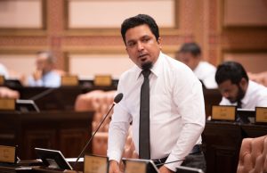 ޒަރީރަށް ކުރި ތުހުމަތުން ދިފާޢުވެ، ބޮޑެތި ތުހުމަތުތަކެއް ކޮށްފި