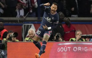 މާސޭ ބަލިކޮށް، ޕީއެސްޖީން ލީގު ހޯދުމާއި ގާތަށް