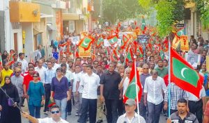 މަސައްކަތް ތެރިން އަޑު އުފުލުމަށް މޭޑޭގައި ބޮޑު ހިނގާލުމެއް ބާއްވަނީ