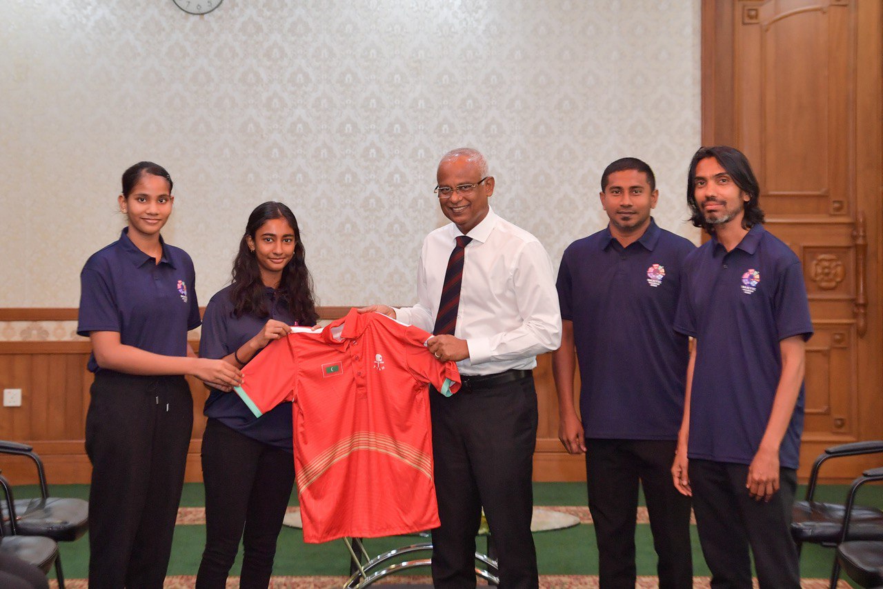 ޓޭބަލް ޓެނިސް އަންހެން އަދި ފިރިހެން ޓީމަށް ރައީސް ހިތްވަރު ދެއްވައިފި