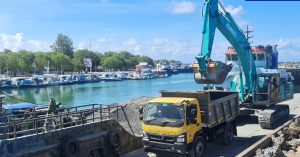 ފުވައްމުލަކު މަގުތަކުގައި އޭބީސީ އަޅަން ބޭނުންވާ ސާމާނު ސައިޓަށް ގެންގޮސްފި