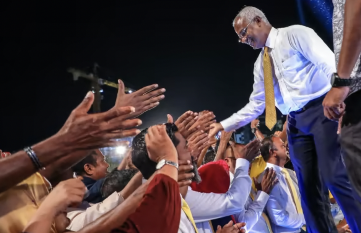 ރައީސް ޞާލިޙްގެ ސިޔާސަތުތަކަށް ތާއީދު ނުކުރާ އެތައްބަޔަކު ސިޔާސީ މަގާމްތަކުގައި! ހަމަޖެހޭ ސިޔާސަތެއްތަ؟