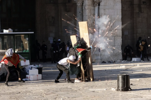 އަގްސާ މިސްކިތް ކައިރީ، ފަލަސްތީން ރައްޔިތުންނާ އިސްރާއީލު ސިފައިނާ ދެމެދު ބޮޑެތި ހަމަނުޖެހުންތަކެއް ހިގައިފި