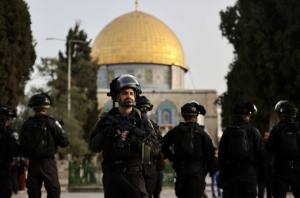 އިސްރާއީލު ފުލުހުން އަނެއްކާވެސް އަގްސާ މިސްކިތްތެރެއަށް ވަދެގަތުމާއެކު މަސްރަހު ހޫނުވެއްޖެ