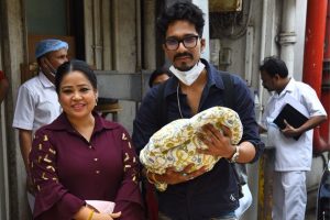 ބާރްތީގެ ދަރިފުޅަށް ކިޔަނީ ލަކްޝް!