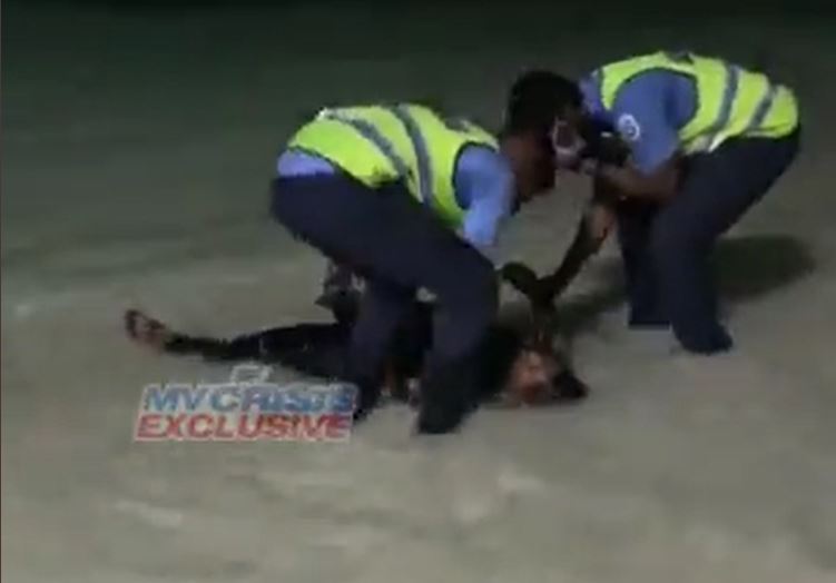 ހޭނެތިފައި އޮއްވާ މޫދުން ނެގި ޒުވާނާގެ ހާލު ރަނގަޅުވެއްޖެ