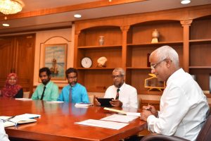 ނައިވާދޫ ތަރައްޤީގެ ބޮޑެތި މަޝްރޫޢުތަކާއި ގުޅޭގޮތުން ރައީސާއި މަޝްވަރާކޮށްފި