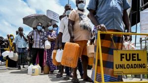 ތެލުގެ ދަތިކަމާ ގުޅިގެން ސްރީލަންކާގެ ސަރުކާރު އޮފީސްތަކާއި ސްކޫލްތައް ހަފުތާއަކު 4 ދުވަހަށް ބަދަލުކޮށްފި