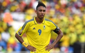 13 އަހަރަށް ފަހު އޮބާމަޔަން ގައުމީ ޓީމަށް ކުޅުން ހުއްޓާލައިފި