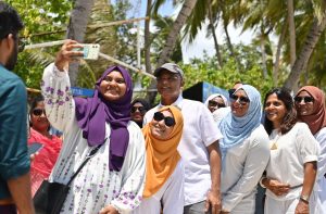 ރައީސްގެ ދެކަނބަލުން ޢީދު ފަހަގަކުރުން މާފުށީގައި