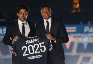 ރެއާލް ހިތްދަތިކޮށްލައި، ޕީއެސްޖީގައި 2025ގެ ނިޔަލަށް އެމްބާޕޭ މަޑުކުރަނީ