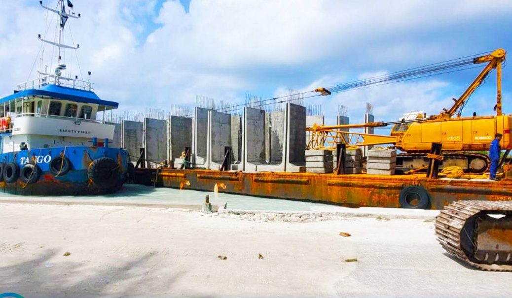 ކާޑެއްދޫ އެއްގަމުތޮށި ލުމަށް ބޭނުންވާ ކޮންކްރީޓް ގަލުގެ ފުރަތަމަ ޝިޕްމަންޓް ގެންގޮސްފި