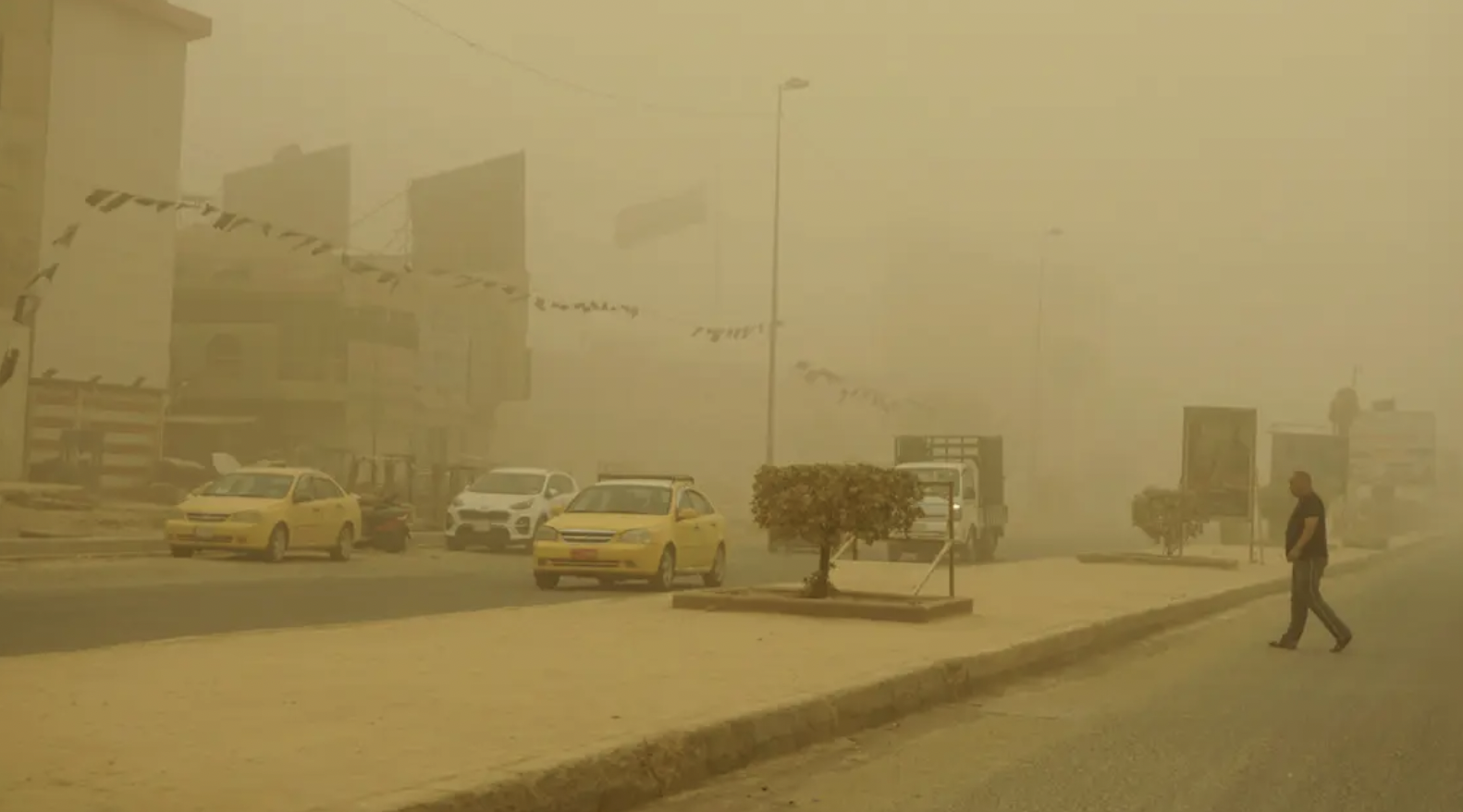 އިރާގަށް އައި ވެލީގެ ތޫފާނެއްގައި، 1،000 މީހުން ބަލިވެގެން ހޮސްޕިޓަލުން ފަރުވާ ދޭންޖެހިއްޖެ