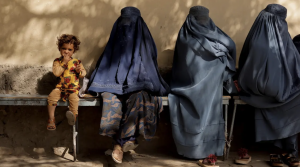 އަފްއާނިސްތާނުގެ އަންހެނުން މޫނު ބުރުގާ އަޅައިގެން މެނުވީ އާންމު ތަންތަނުގައި އުޅުން މަނާކޮށްފި