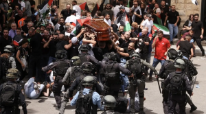 އިސްރާއީލުން މަރާލި ނޫސްވެރިޔާގެ ޖަނާޒާގައި ބައިވެރިވަމުން ދިޔަ މީހުންނަށް އިސްރާއީލު ފުލުހުން ހަމަލާ ދީފި