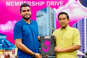 ފުޓުބޯޅަ ކޯޗު ސޮބާހް ޕީޕީއެމަށް ސޮއިކޮށްފި