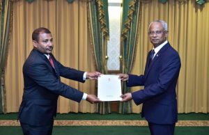ސިޔާސީ ބޭނުމަށް އަބުރުކަތިނުލުމަށް އެދެން: ރިޔާޒް