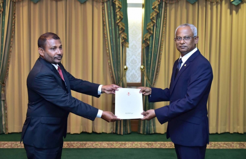 ސިޔާސީ ބޭނުމަށް އަބުރުކަތިނުލުމަށް އެދެން: ރިޔާޒް