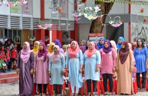 ބޮޑު މުސާރަލިބި ޓީޗަރުންނަށް ހިނިތުންވުން، އެހެންނަމަވެސް ވަށައިޖެހޭ ހައްލެއް ބޭނުން! ގޮންޖެހުން އެބަހުރި!