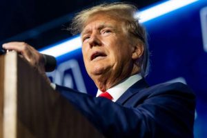 އިންތިޚާބު އޮޅުވާލަން މަސައްކަތް ކުރިކަމުގެ ދައުވާގައި ޓްރަމްޕް ހައްޔަރުކޮށް، ކޯޓަށް ހާޒިރު ކުރަނީ