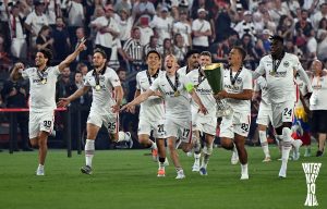 42 އަހަރަށް ފަހު ފްރޭންކްފާޓުން ޔޫރޮޕާ ލީގު ކާމިޔާބުކޮށްފި