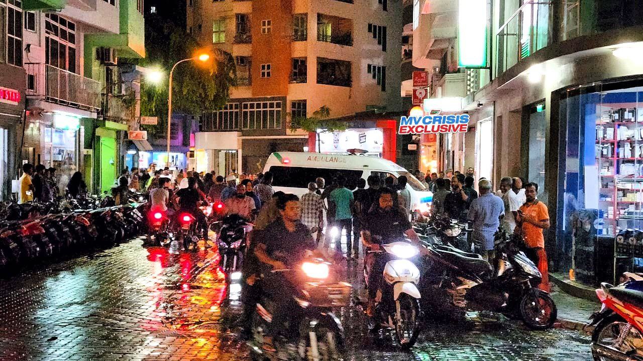 އެމަޖެންސީގައި ދުއްވާފައި ދިޔަ އެމްބިއުލާންސެއް އެކްސިޑެންޓްވެއްޖެ