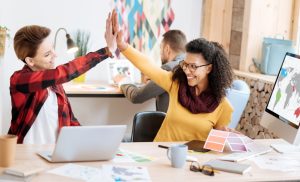 އަންހެނަކަށް އަންހެނެއްގެ ފަރާތުންވެސް ހިތްވަރުދެވިދާނެ!