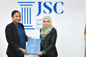 ހައިކޯޓުގެ ފަނޑިޔާރު ކަމަށް ފެމިލީ ކޯޓުގެ ގާޒީ ހުޒައިފާ