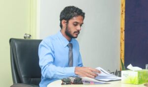 މަޑަވެލި-ހޯނޑެއްދޫ މަރުކަޒީ އިންޖީނުގެ ބިންގާ އެޅި ހަފްލާ އަތޮޅު ރައީސް ބޮއިކޮޓުކޮށްފި