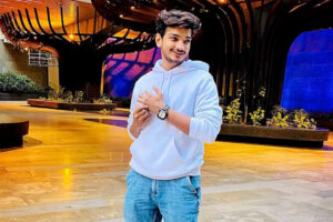 "ލޮކް އަޕް" ކާމިޔާބު ކުރުމަށް ފަހު މުނައްވަރު ލޯބިވެރިއާއެކު ލަވައަކުން