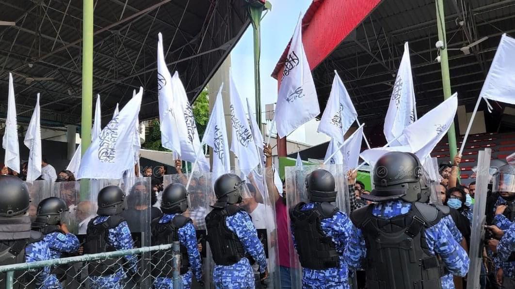 ޔޯގާ ހަރަކާތް އާންމު ހުއްޓުވާފައިވަނީ، ހަރަކާތަށް އިންޑިއާ ސަފީރުވެސް ވަޑައިގެން ހުންނަވަނިކޮށް