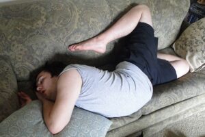 ނިދާފައި އޮންނަ ގޮތުން ވެސް ތިބާއީ ކޮންކަހަލަ މީހެއްކަން ބުނެދޭ!