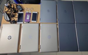 އޮފީހަކާއި ފިހާރައަކުން ވަގަށް ނަގާފައިވާ ތަކެތި ފުލުހުން ހޯދައިފި