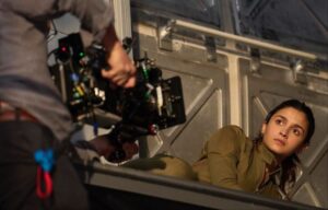 އާލިއާގެ ހޮލީވުޑް ފިލްމުގެ ޓީޒާއެއް ދައްކާލައިފި