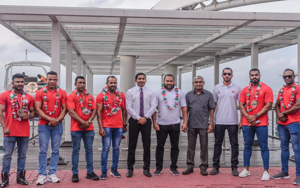 ޕްރެޝަރު ބޮޑުވެ، އެންމެފަހުން އަންހެން ކެޓަގަރީ ކްރޮސްރޯޑަށް ބަދަލުކޮށްފި