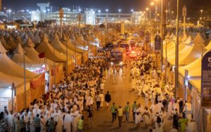 ކޯވިޑްގެ ބަލިމަޑުކަމަށްފަހު، ހައްޖުގެ އަޅުކަމުގައި މިލިޔަނެއްހާ މުސްލިމުން، އުފާވެރި ދުވަހެއް!