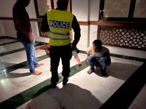 މިސްކިތަކުން ވައްކަން ކުރަން އުޅުނު ދެމީހުން ސީސީޓީވީގެ އެހީގައި ހައްޔަރުކޮށްފި