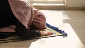 އަންހެނުން އެކަނި ގޭގަ ނަމާދު ކުރުމުން ޖަމާއަތުގައި ކުރާ ނަމާދުގެ ސަވާބު ލިބޭނެތަ؟