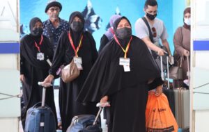 ހުއްދަ ނެތި ދެ ކުންފުންޏަކުން އުމްރާއަށް މީހުން ގެންދަން ފައިސާ ނަގަނީ