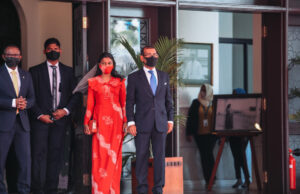 އިތުބާރު ގެއްލުމުންވެސް މަގާމުގައި ބަގުޑި ބެއްދުން! ޑިމޮކްރެޓުންގެ ޑިމޮކްރަސީއަކީ މިއީތަ؟