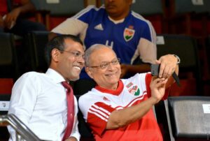 މައުމޫނާއި ނަޝީދުގެ ޓުވިޓަރގެ ނޫ ބެޖް އަނބުރާ ގެންގޮސްފި