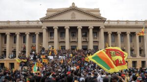 އިގްތިސާދީ ކާރިސާ ގޯހުންގޯހަށް! ވެރިކަން ބަދަލުވެ، ސްރީ ލަންކާއަށް ސިޔާސީ ބޮޑު އިންގިލާބެއް!