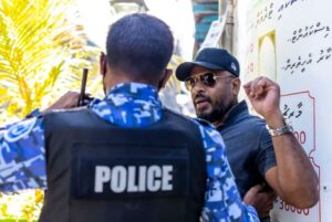 މުޒާހަރާއިން ހައްޔަރުކުރި ލަންކާ މީހާ ޝަރުތުތަކާއިއެކު ދޫކޮށްލައިފި