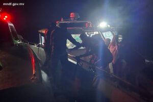 33 މީހުންނާއިއެކު ދަތުރުކުރި ލޯންޗެއްގެ އިންޖީނު ހުއްޓި ކޯސްޓުގާޑުން ހަރަކާތްތެރިވަނީ